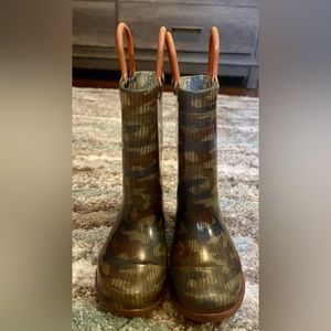 Camo light up rain boots